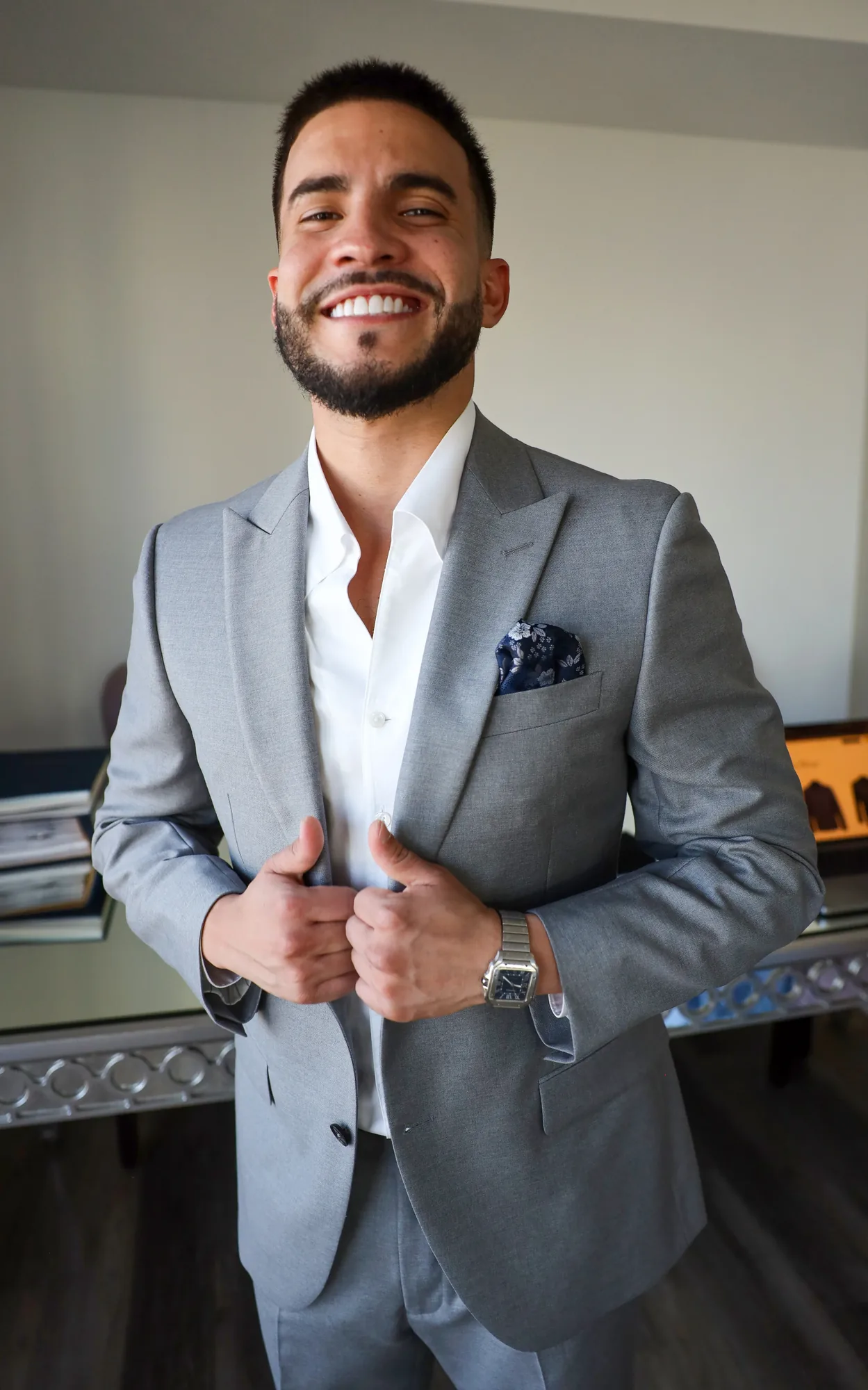 Johnjon Gonzalez buttoning the light grey Preludio jacket