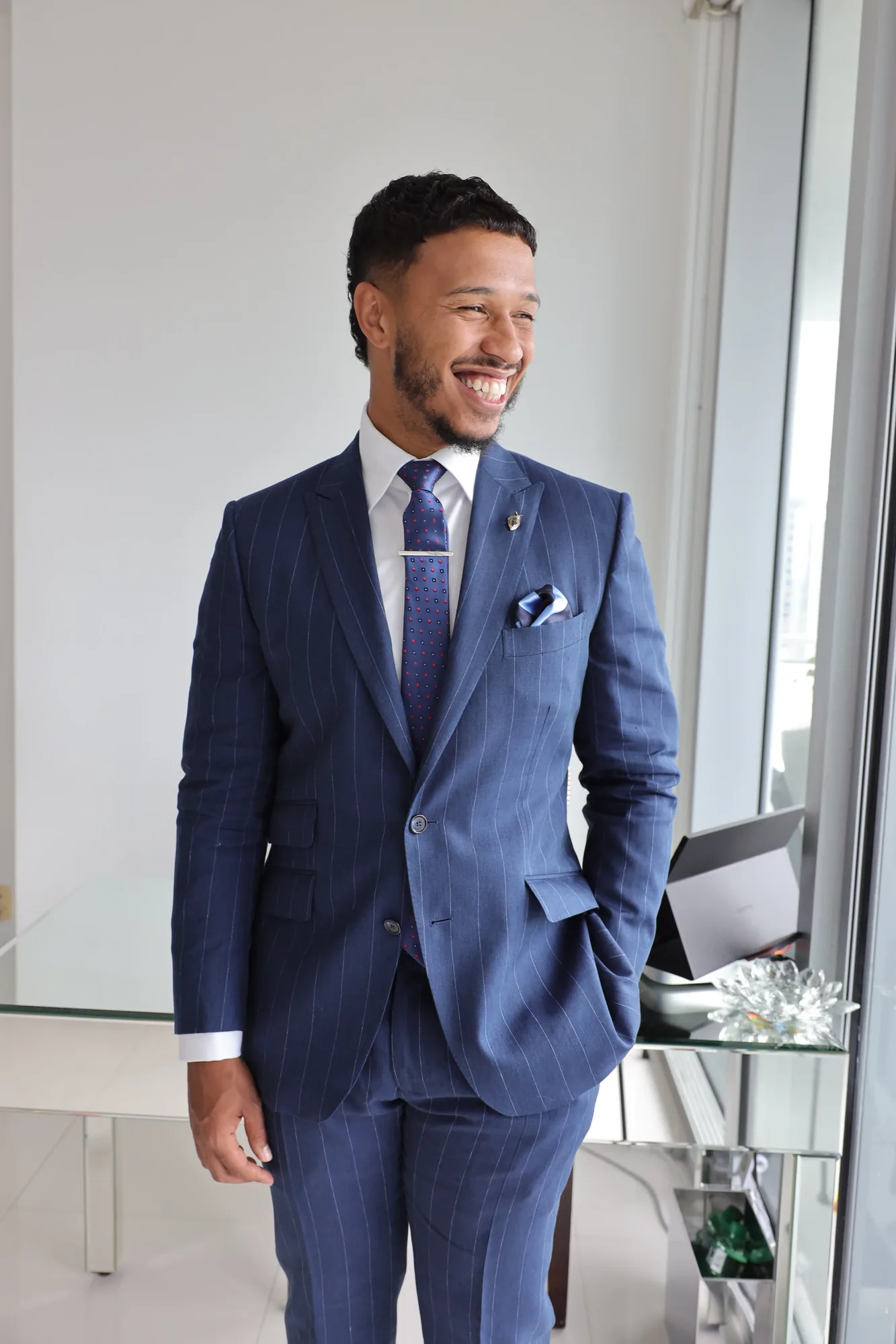 Neno Torres — Stylbiella navy pinstripe, Maison Élevée